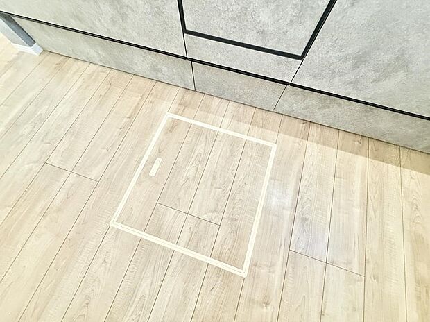 【床下収納】■季節物など簡単に収納でき便利