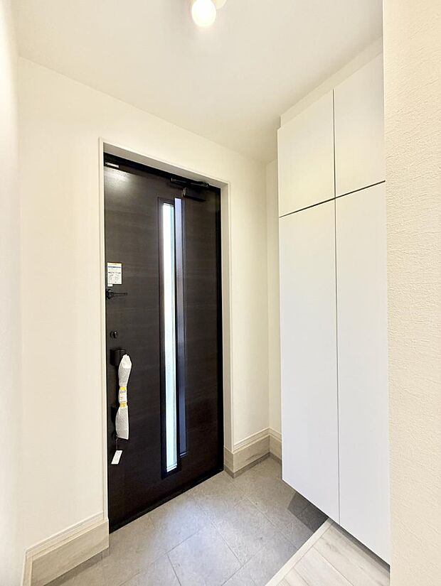 【玄関】■ シンプルで美しく、快適な暮らしの入り口