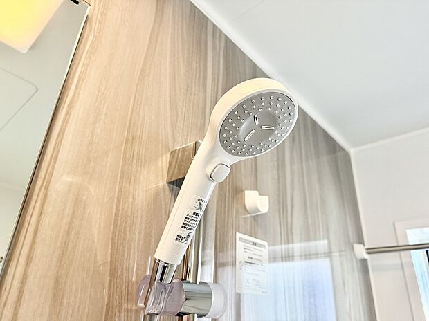 【止水シャワーヘッド】■わざわざシャワー水栓のレバーまで手を伸ばす必要がなく、簡単に止水できる