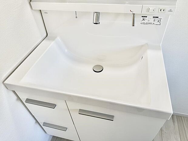 【ハンドシャワー付洗面台】■手洗いや顔を洗う時も快適に使える便利なシャワー