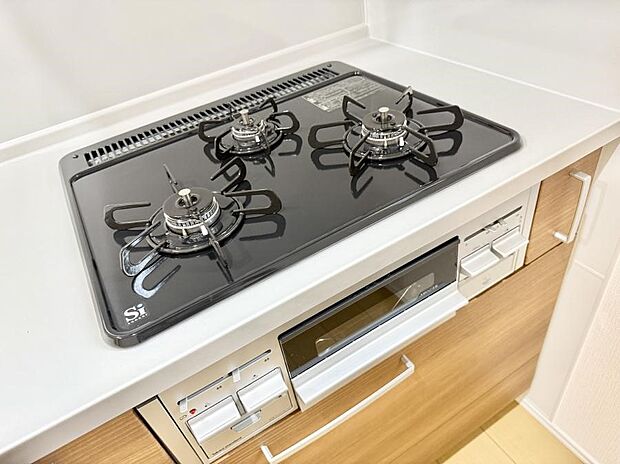 【3口ガスコンロ】■一度に多くの料理ができ便利で効率的