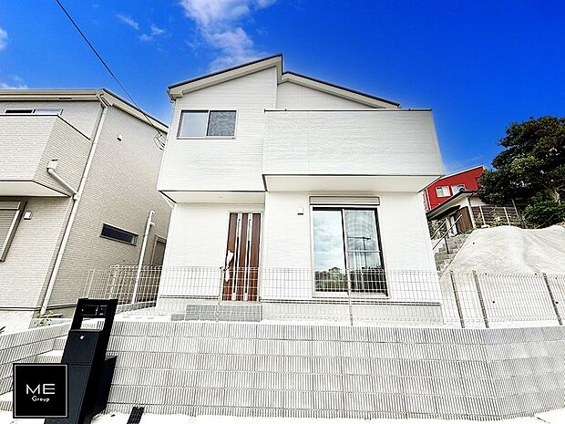 【現地外観写真】■暮らしを彩る充実した設備仕様が備わった住まい