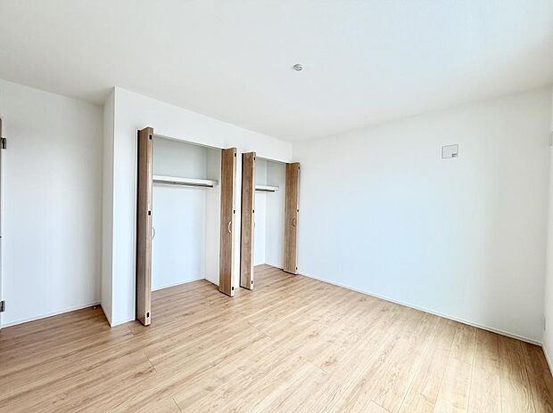 【リビング以外の居室】■シンプルで使いやすい空間がスッキリ感じられます