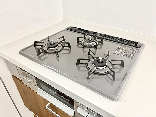 【3口ガスコンロ】■複数の鍋が同時に使えますね