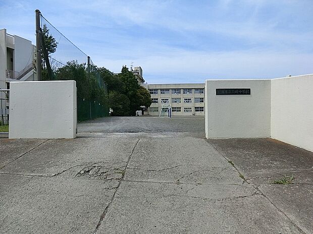 三浦市立三崎中学校（約2,700m・徒歩34分）
