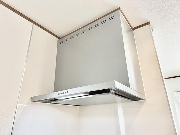 【レンジフード】■調理時の蒸気や匂いが換気扇に誘導され、効率的に排煙ができます。