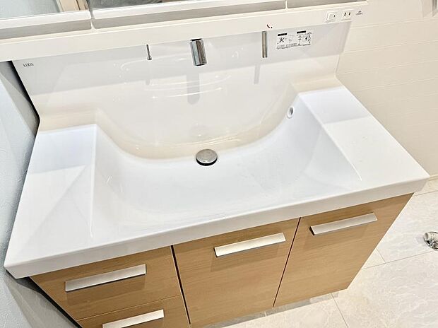 【ハンドシャワー付洗面台】■手洗いや顔を洗う時も快適に使える便利なシャワー