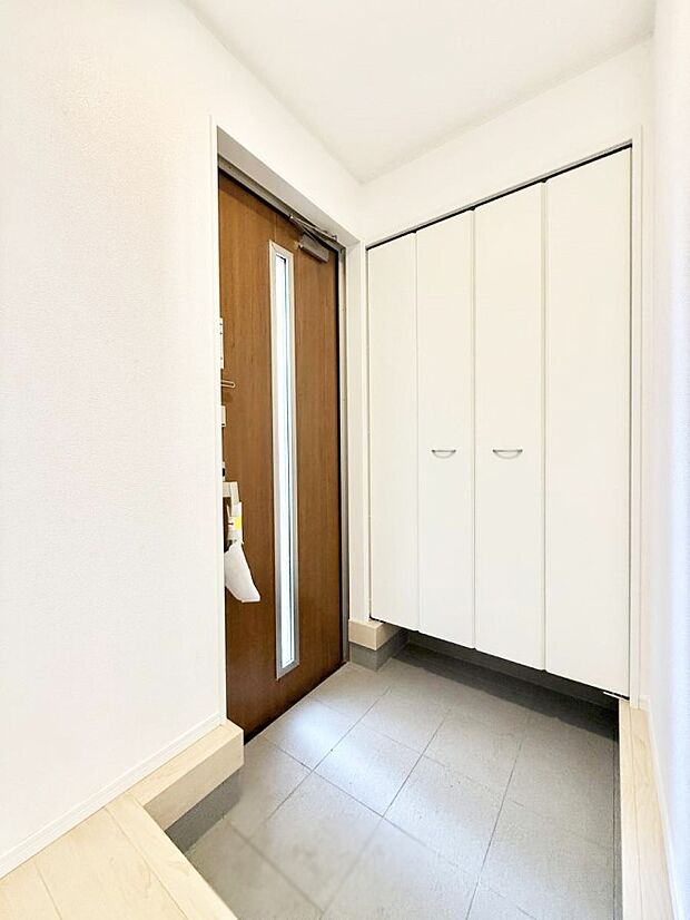 【玄関】■ シンプルで美しく、快適な暮らしの入り口