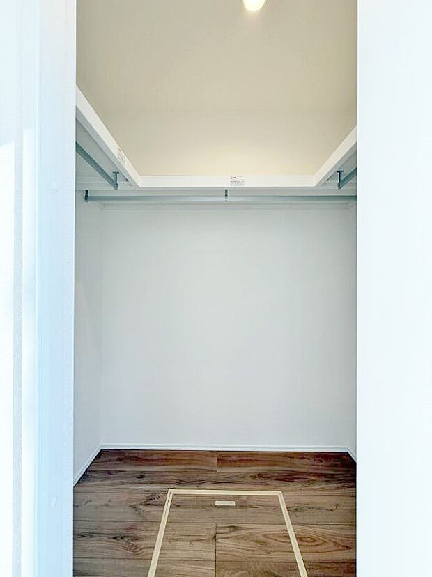 【ハンドシャワー付洗面台】■細かい部分まで洗いやすく便利なハンドシャワー付き