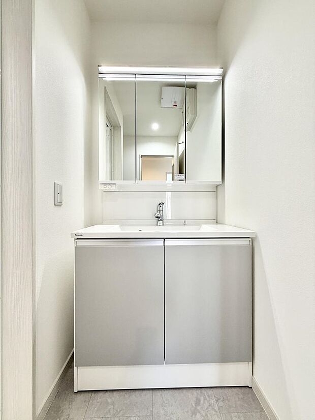 【洗面台・洗面所】■朝の準備がスムーズにできる広さです
