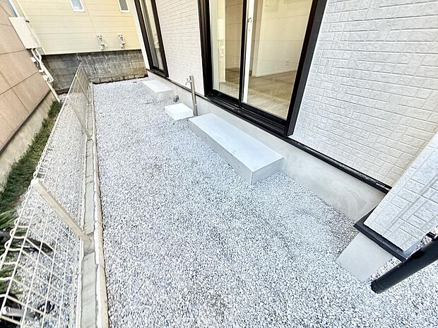 【庭】■季節の移ろいを感じられる、落ち着いた雰囲気の屋外空間