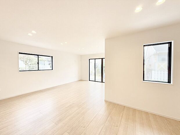 【リビング】■くつろぎと笑顔が集まる、心温まるリビング