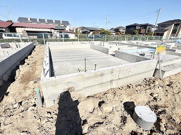 【現地外観写真】■暮らしを彩る充実した設備仕様が備わった住まい