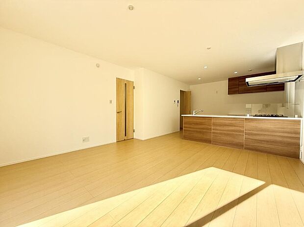 【リビング】■光と風を感じる、リラックスできる空間