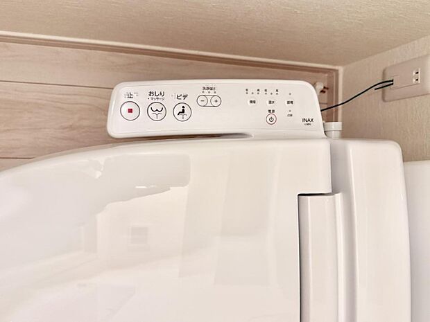 【シャワートイレ】■温水洗浄で快適、清潔感が保たれるシャワートイレ