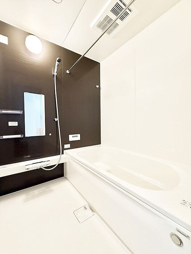 【浴室】■一日の疲れを癒す、心落ち着く空間です