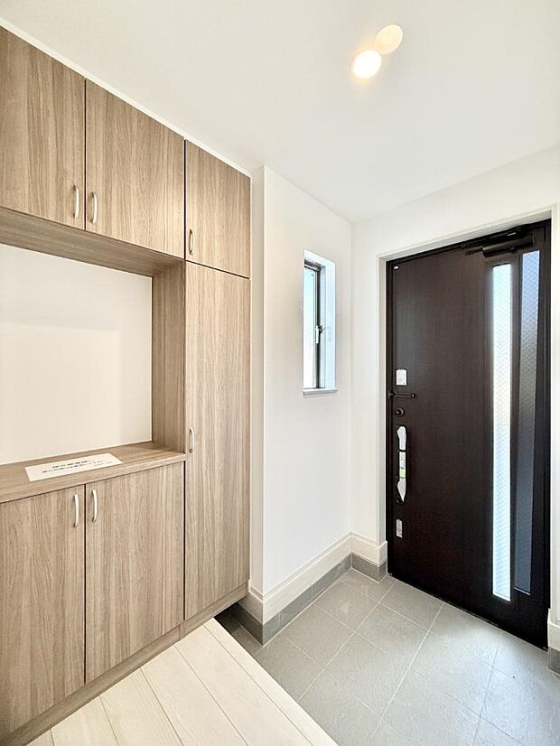 【玄関】■ ここから始まる一日、すっきり整った玄関