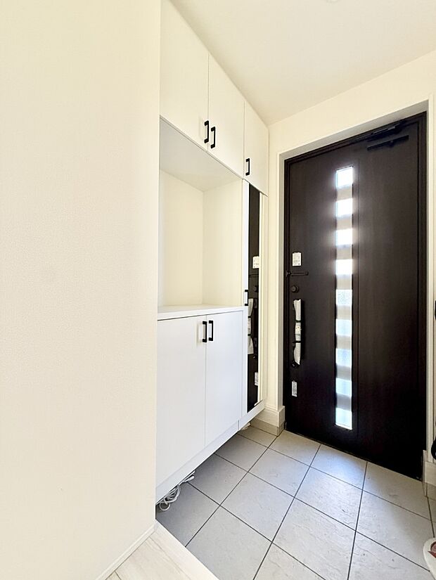 【玄関】■ ここから始まる一日、すっきり整った玄関