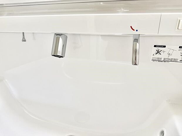 【ハンドシャワー付洗面台】■手洗いや顔を洗う時も快適に使える便利なシャワー