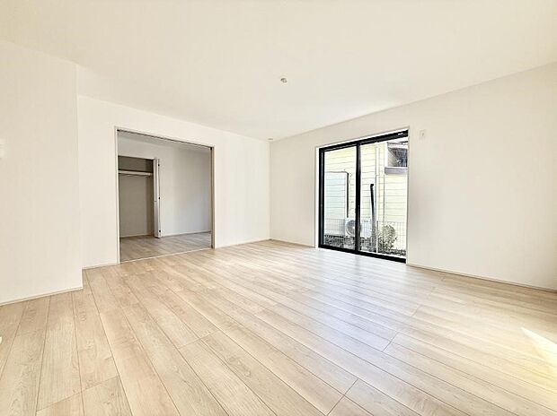 【リビングダイニング】■日常をちょっと特別にする、憩いの空間