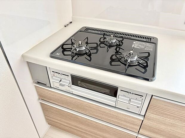 【バルコニー】■ 心地よい風と光を感じる、くつろぎのバルコニー