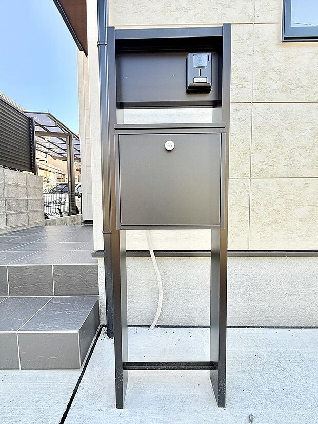 【玄関】■ シンプルで美しく、住まいの第一印象を彩る玄関です