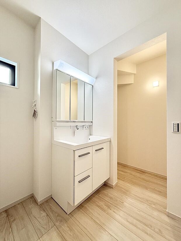 【洗面台・洗面所】■朝の準備がスムーズにできる広さです