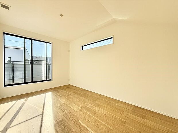 【リビング以外の居室】■清潔感あふれるお部屋で毎日を快適に過ごせます