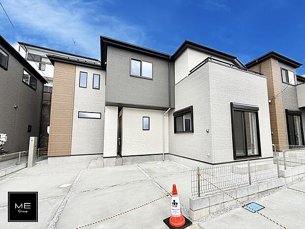 【現地外観写真】■暮らしを彩る充実した設備仕様が備わった住まい