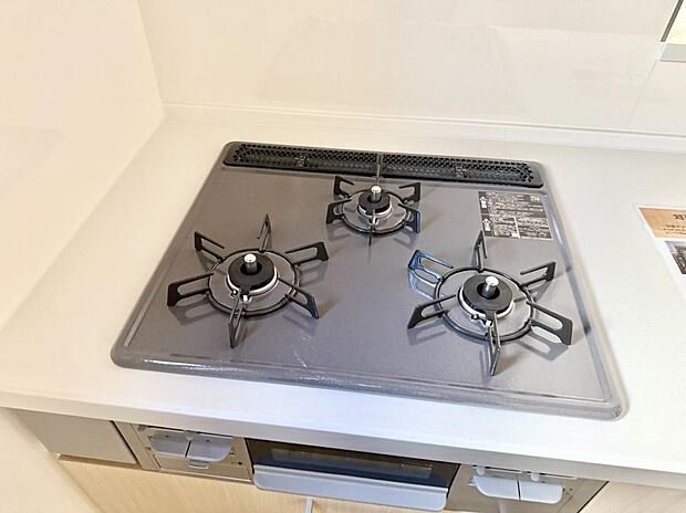 【3口ガスコンロ】■一度に多くの料理ができ便利で効率的