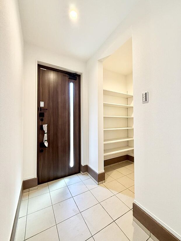 【玄関】■ ここから始まる一日、すっきり整った玄関