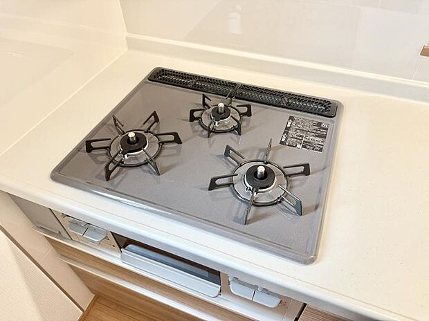 【3口ガスコンロ】■複数の鍋が同時に使えますね