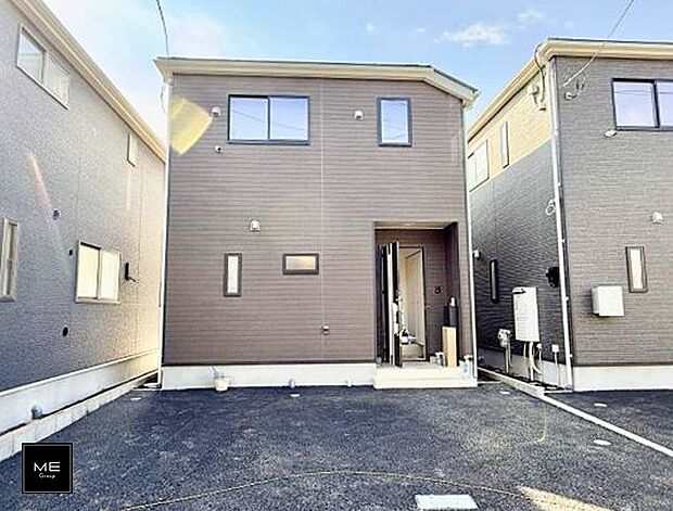 【現地外観写真】■暮らしを彩る充実した設備仕様が備わった住まい