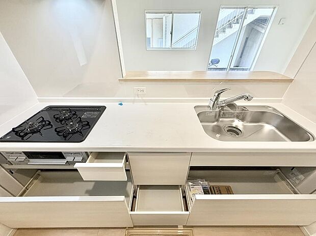 【キッチン】■家族の絆を深める、温もりのあるキッチン