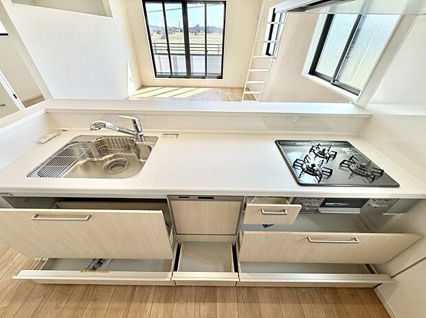 【キッチン】■シンプルで機能的、毎日使いやすいキッチン