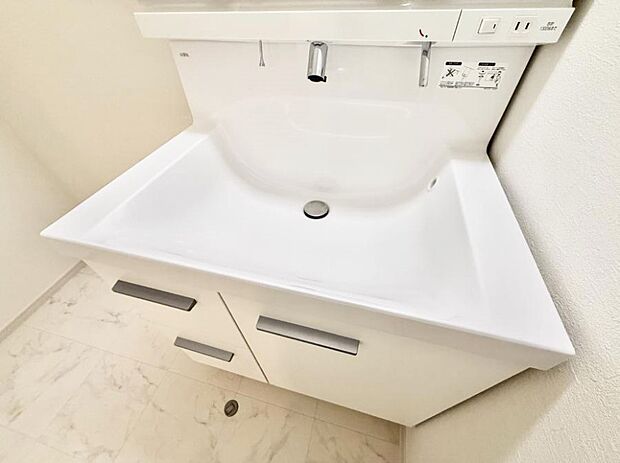 【ハンドシャワー付洗面台】■手洗いや顔を洗う時も快適に使える便利なシャワー