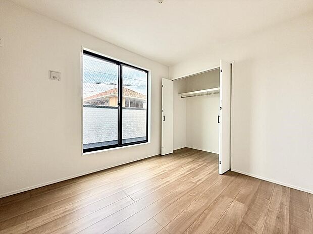 【洋室】■自分だけのスペース どんなお部屋にするかとっても楽しみですね