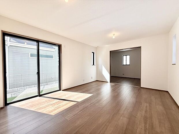 【リビング】■くつろぎと笑顔が集まる、心温まるリビング