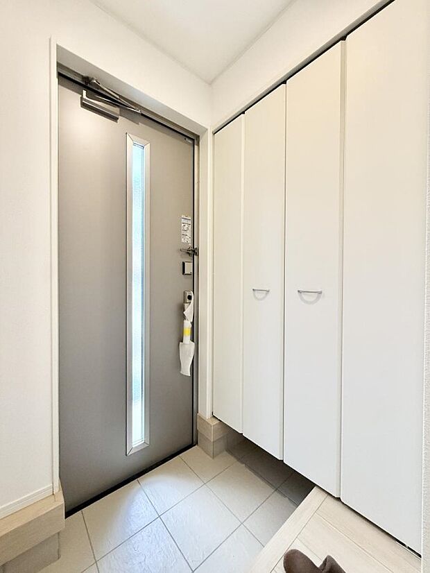 【玄関】■ シンプルで美しく、快適な暮らしの入り口