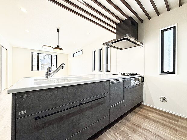 【ダイニングキッチン】■キレイに片付く、使いやすいキッチン