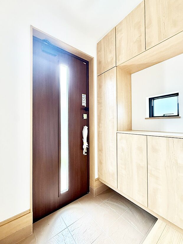 【玄関】■ ここから始まる一日、すっきり整った玄関