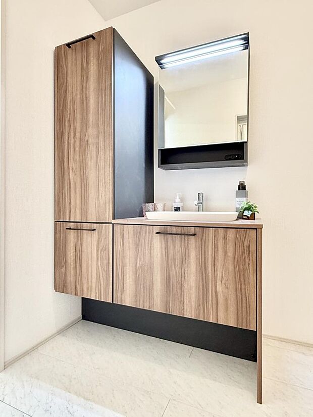 【洗面台・洗面所】■明るい洗面所は毎朝の歯磨きも楽しくできちゃいそうです♪