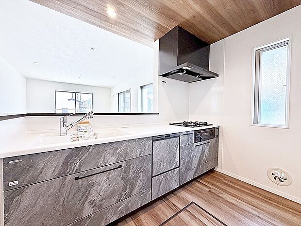 【キッチン】■美味しい時間が生まれる、笑顔あふれるキッチン