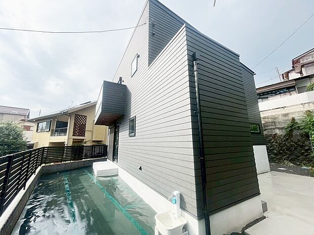 【現地外観写真】■家族みんなが笑顔で過ごせる、安心感のある住まい