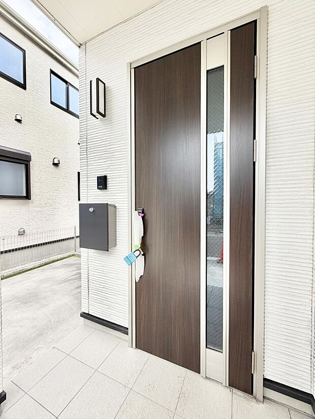 【玄関】■ 帰るたびにホッとする、安心感のある佇まい