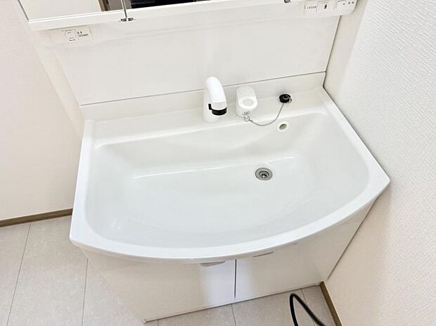 【ハンドシャワー付洗面台】■手洗いや顔を洗う時も快適に使える便利なシャワー