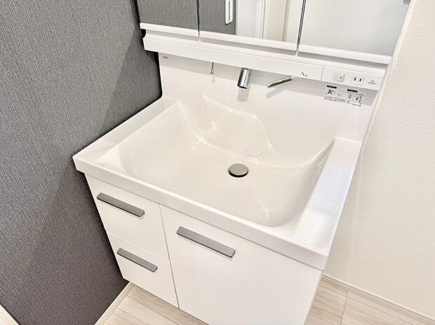 【ハンドシャワー付洗面台】■手洗いや顔を洗う時も快適に使える便利なシャワー