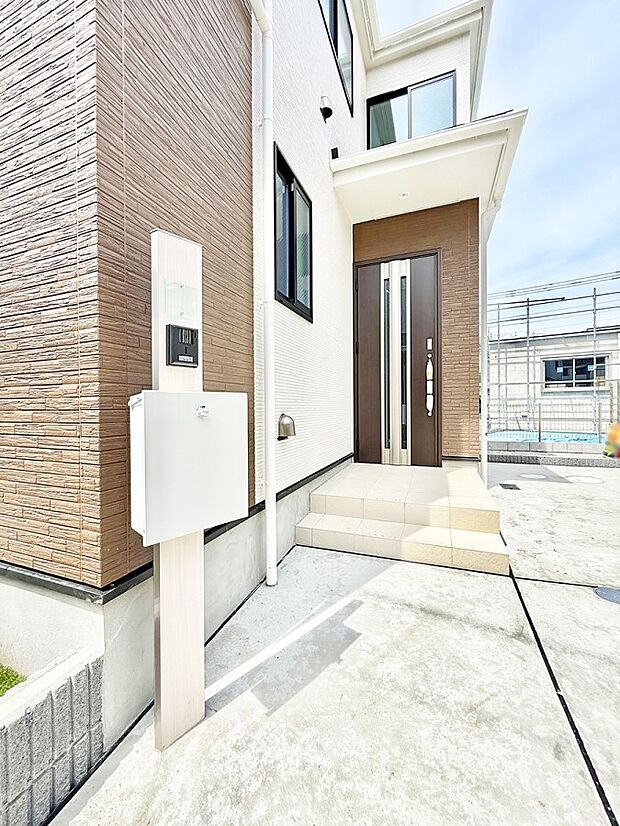 【現地外観写真】■家族みんなが笑顔で過ごせる、安心感のある住まい