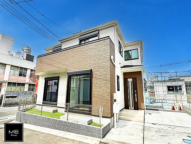 【現地外観写真】■暮らしを彩る充実した設備仕様が備わった住まい