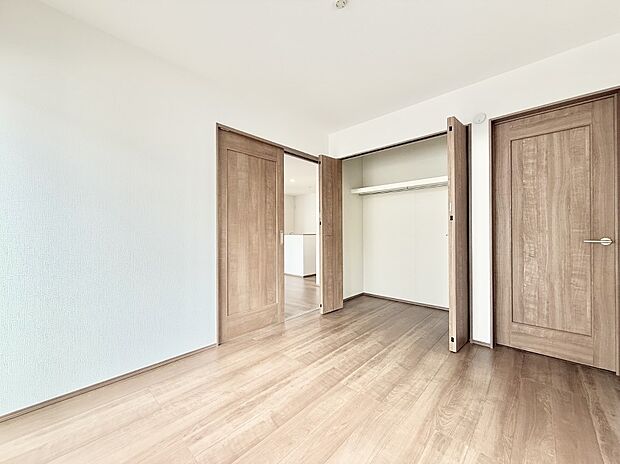 【洋室】■静かな洋室で読書や趣味に集中できる場所